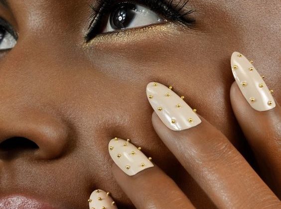 ongles nail art femme noire
