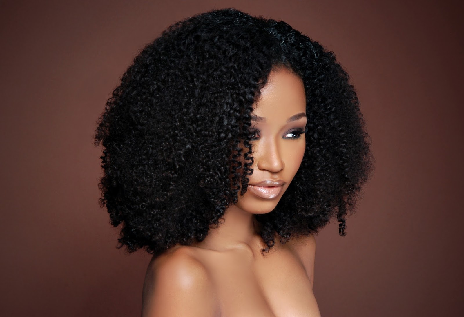 Black woman honey mask natural hair