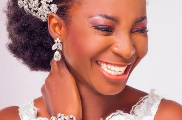 Minimal mistress Scully Mariage: 10 accessoires pour cheveux crépus - Ma Coiffeuse Afro